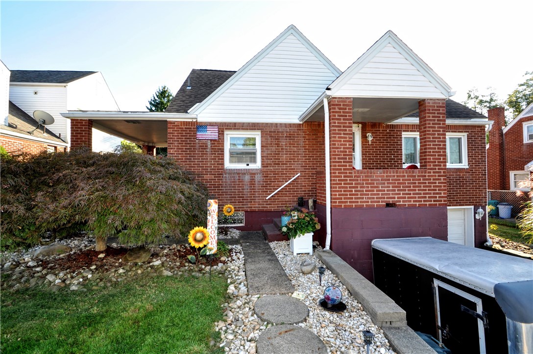Carmella Dr, White Oak, PA 15131