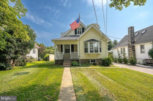 18 Clover Ln, WAYNE, PA, 19087-2910 | Card Image