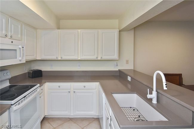215 - 4113 Residence Drive, Condo with 3 bedrooms, 2 bathrooms and null parking in Fort Myers FL | Image 1