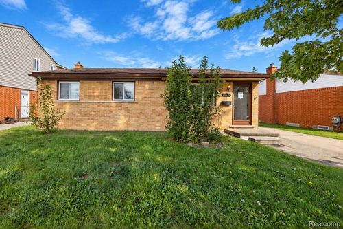 29622 Brown Ct, Garden City, MI, 48135-2324 | Card Image