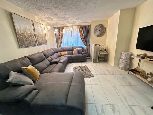fl-1-71 162nd St, Fresh Meadows, NY, 11365-2570 | Card Image