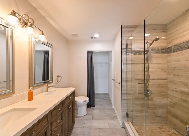 9730 - 9730 Lake Chase Island Way, Condo with 3 bedrooms, 2 bathrooms and null parking in TAMPA FL | Image 20