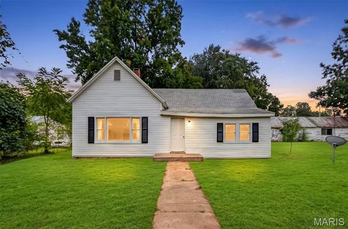 806 S 4th St, Clarksville, MO, 63336-3000 | Card Image