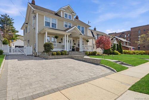 130 Wellington Rd, Mineola, NY, 11501-2331 | Card Image