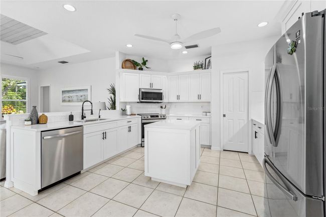 1576 Kingsdown Drive, House other with 5 bedrooms, 3 bathrooms and null parking in Sarasota FL | Image 9