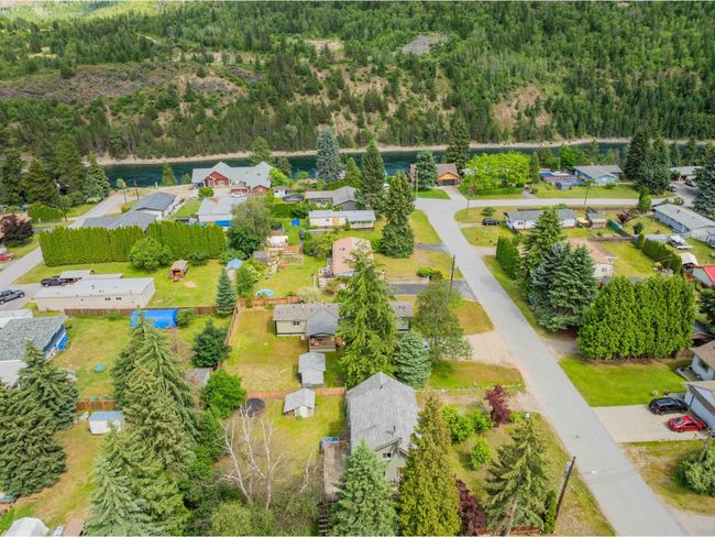 421 104th St, House other with 3 bedrooms, 3 bathrooms and null parking in Castlegar BC | Image 56