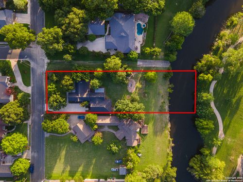 136 W Evergreen St, Boerne, TX, 78006-2606 | Card Image