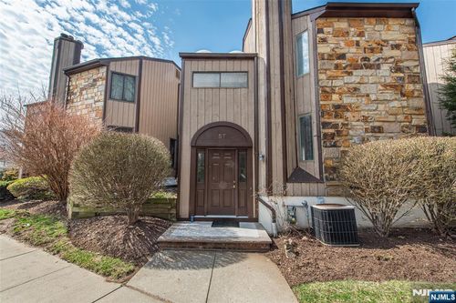 57 Edinborough Ct, Hackettstown, NJ, 07840-4229 | Card Image