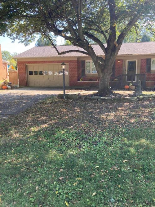 1111 Lawnview Ave, Newark, OH, 43055-2001 | Card Image