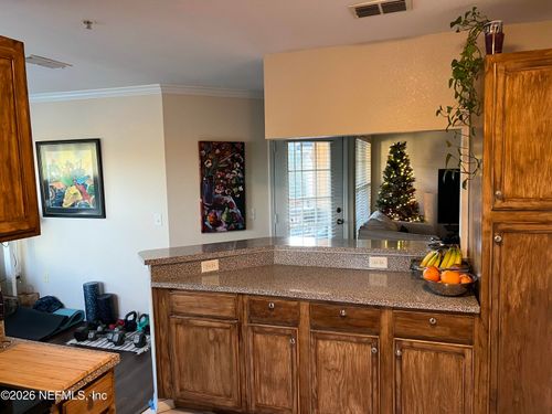 731-7800 Point Meadows Dr, Jacksonville, FL, 32256-4606 | Card Image