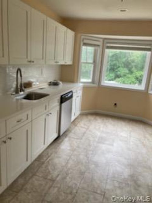 1455 E Forks Rd, Bay Shore, NY, 11706-4318 | Card Image