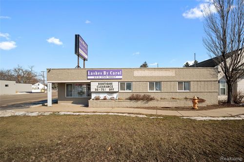 4680 Dixie Hwy, Waterford Twp, MI, 48329-3517 | Card Image