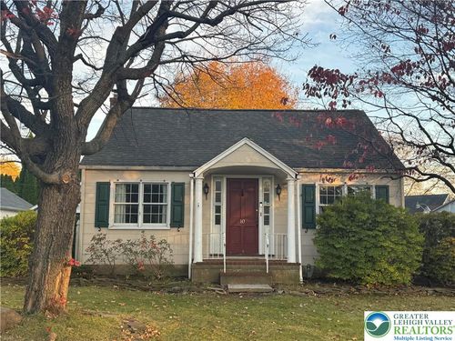 10 Henry Ave, Nazareth, PA, 18064-1715 | Card Image