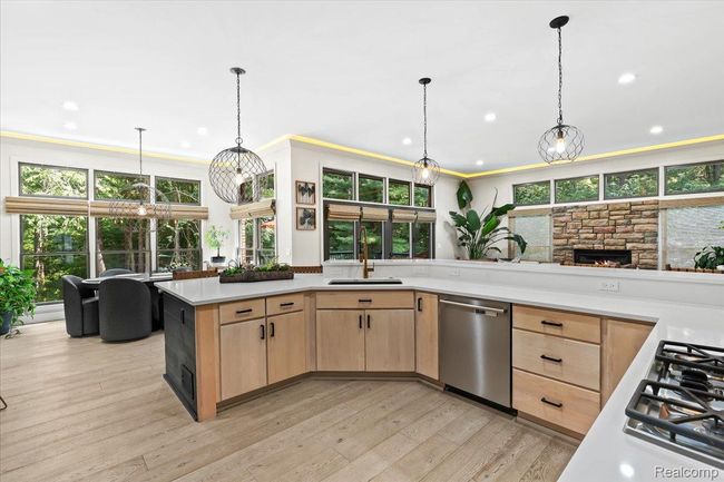Spacious gourmet kitchen with high end finishes. | Image 10