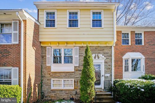 8332 Glastonbury Ct, ANNANDALE, VA, 22003-1122 | Card Image