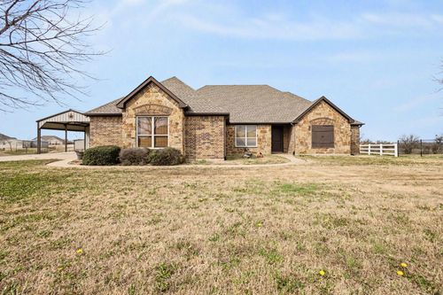 532 Hubbard Cir, Nevada, TX, 75173-8323 | Card Image