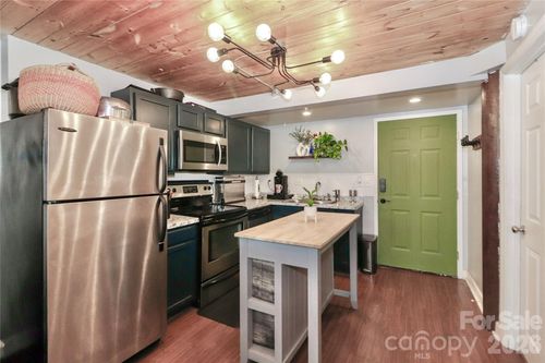 apt-315-201 S Hoskins Rd, Charlotte, NC, 28208-1462 | Card Image