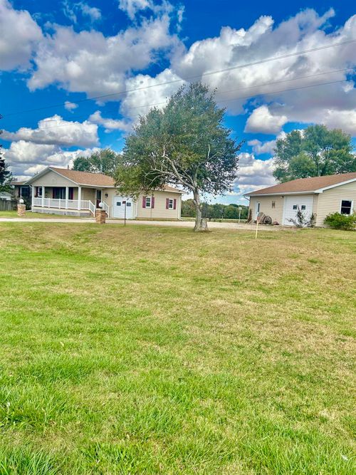 3606 Highway 9, Estherville, IA, 51334-7450 | Card Image