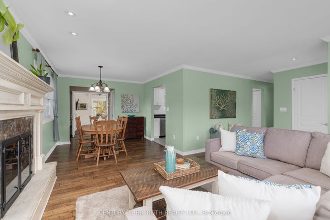 3763 Whitecap Dr, House other with 3 bedrooms, 2 bathrooms and 5 parking in Innisfil ON | Image 8