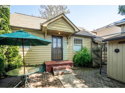663 Van Buren St, Eugene, OR, 97402 | Card Image