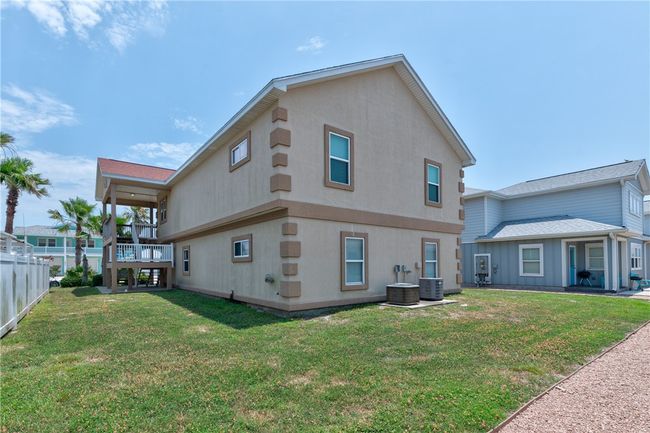689 Morgan Cir, House other with 4 bedrooms, 3 bathrooms and null parking in Port Aransas TX | Image 28