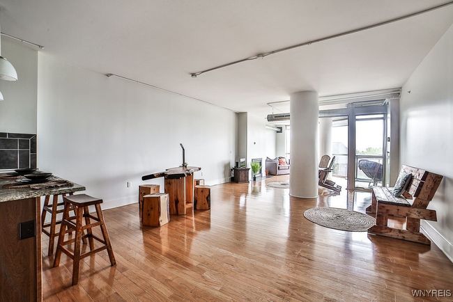 Living AreaLiving Area | Image 6