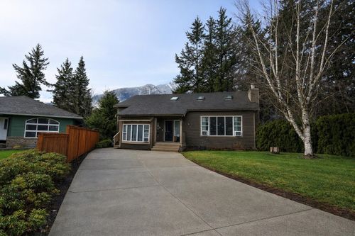 1009 Cypress Pl, Squamish, BC, V0N0A4 | Card Image