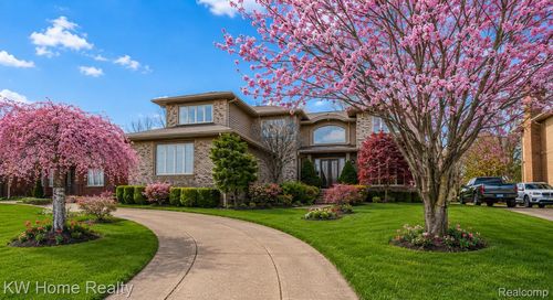 7143 Yarmouth Ct, West Bloomfield, MI, 48322-1081 | Card Image