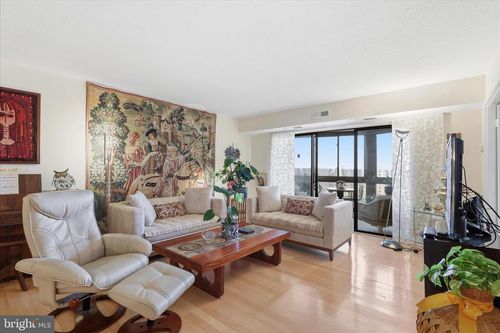 unit-1003-8360 Greensboro Dr, MCLEAN, VA, 22102-3543 | Card Image