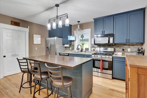 104 Railroad St, Milton, VT, 05468-3084 | Card Image
