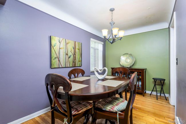 11-web-or-mls-20450 Lochmoor - Interior (4 of 17).jpg | Image 8