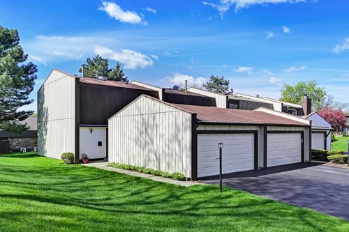 7 Nacona Ln, Indian Head Park, IL, 60525-4406 | Card Image