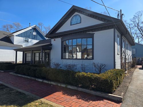 421 Robert Parker Coffin Rd, Long Grove, IL, 60047-9619 | Card Image