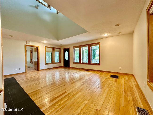 family room 3 | Image 5