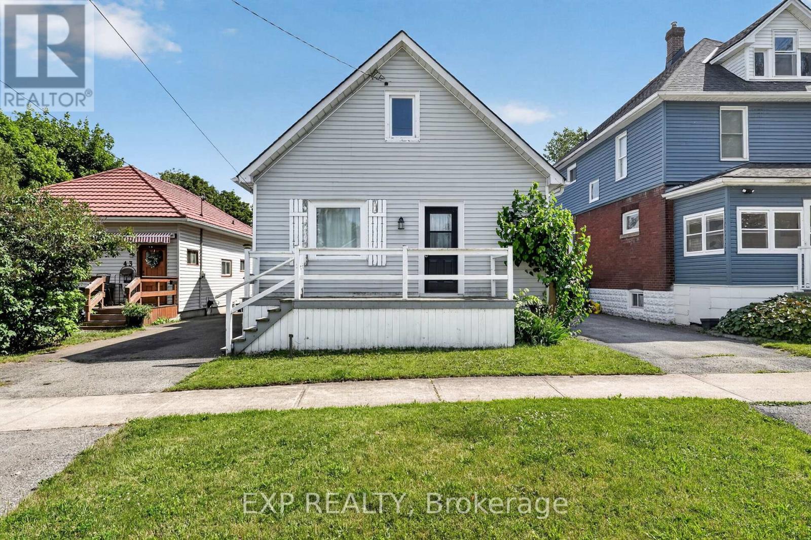 Residential in Fort Erie (Central) 3