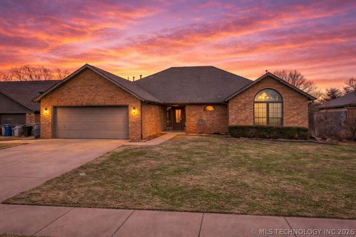 7915 S East Avenue, Tulsa, OK, 74133 | Card Image