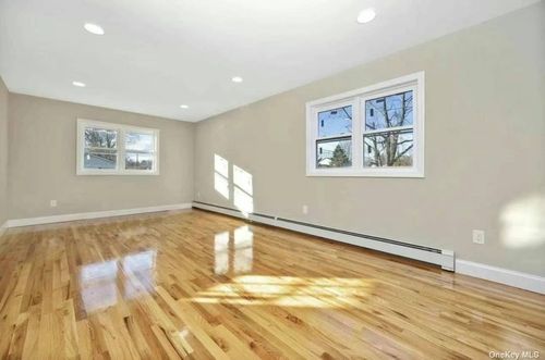 73 Oneida Ave, South Setauket, NY, 11720-1130 | Card Image