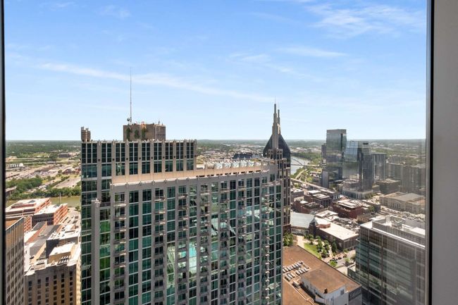 Spectacular by day and night, the iconic buildings of Nashville and the river will captivate your imagination. | Image 36