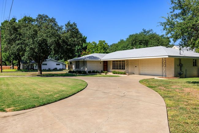 312 S Acorn St, House other with 3 bedrooms, 3 bathrooms and null parking in Fredericksburg TX | Image 39
