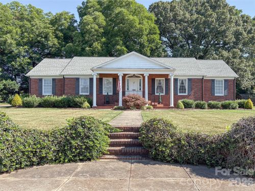 412 Ridgeway Avenue, Statesville, NC, 28677 | Card Image