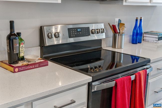 B - 802 Wesley Ln, Condo with 3 bedrooms, 3 bathrooms and null parking in CHARLOTTESVILLE VA | Image 9