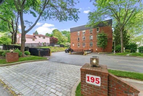 1f-195 S Middle Neck Rd, Great Neck, NY, 11021-4622 | Card Image