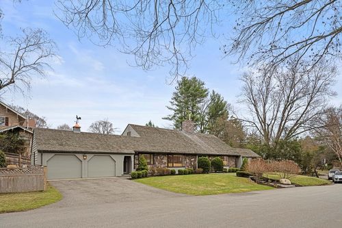 2 Edgewater Pl, Winchester, MA, 01890-3549 | Card Image