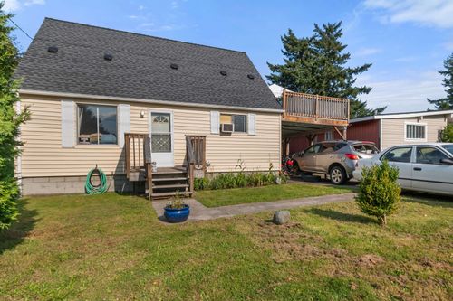 709 7th Ave, Hope, BC, V0X1L4 | Card Image
