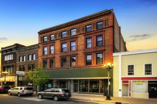 511 Main St, La Crosse, WI, 54601-4022 | Card Image