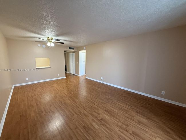 APT-1B - 470 Executive Center Dr, Condo with 1 bedrooms, 1 bathrooms and null parking in West Palm Beach FL | Image 5