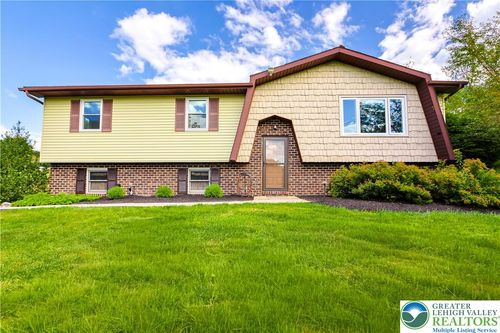 3829 Dogwood Rd, Walnutport, PA, 18088-9540 | Card Image