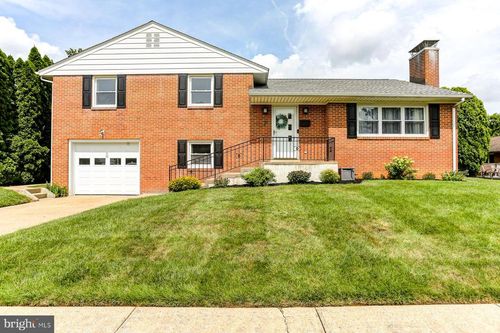 7 Colgate Dr, CAMP HILL, PA, 17011-7625 | Card Image