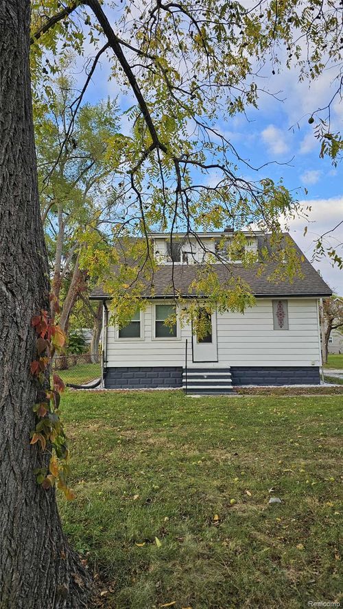 22141 15 Mile Rd, Clinton Township, MI, 48035-2807 | Card Image