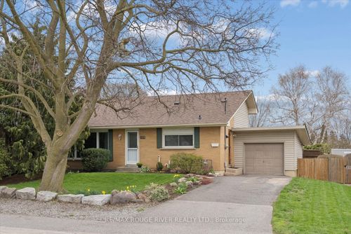 135 High St, Bowmanville, ON, L1C3B9 | Card Image